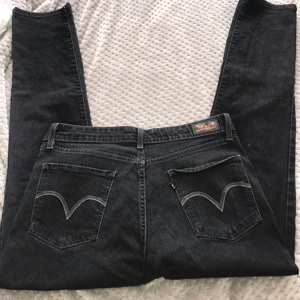 black straight cut denim pants Levis